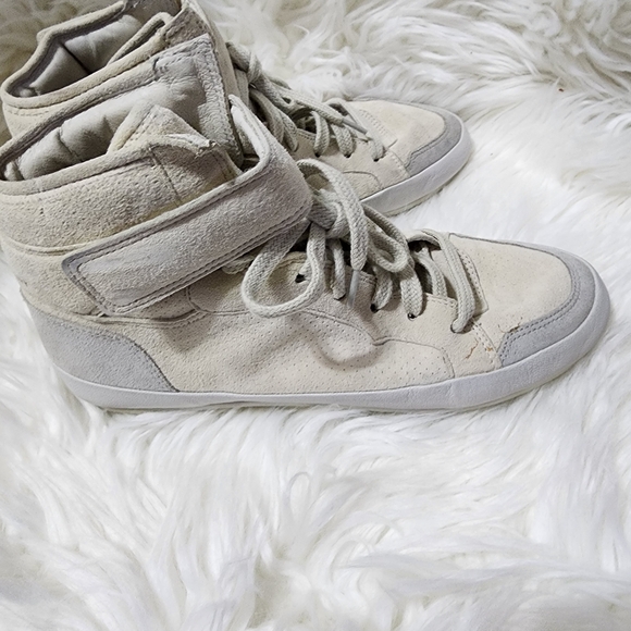 Isabel Marant Étoile Cream and Gray Sneakers - Picture 3 of 8